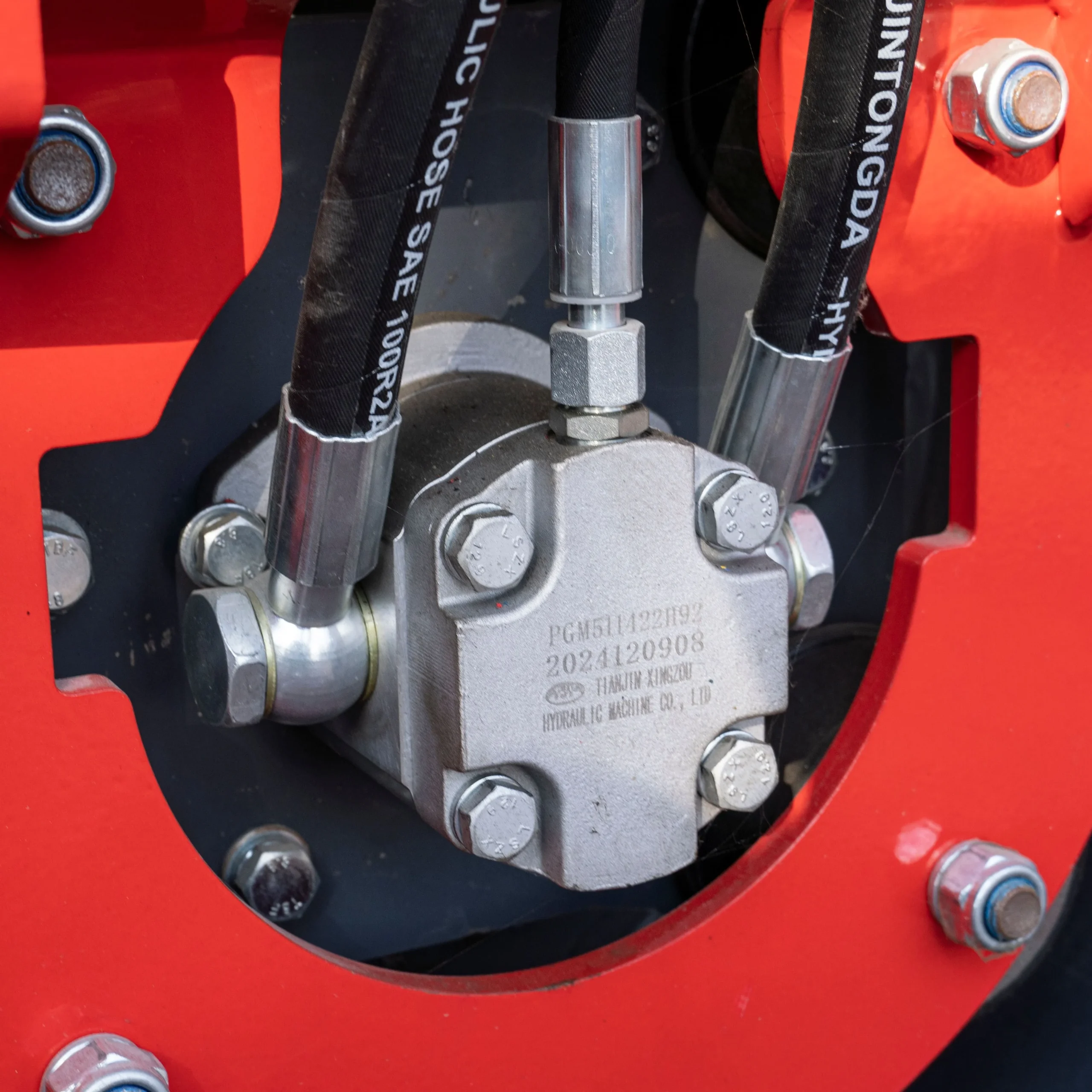 TYPHON FURY 15 Mini Road Roller 1.5Ton 13.5 hp B&S Gas Engine Hydraulic Steering - Image 25